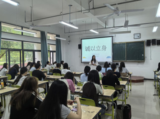 誠信立身銘誓言&nbsp;感恩勵誌育新人...